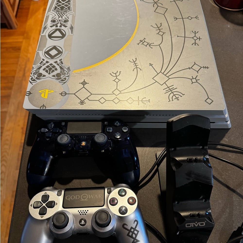 Play Station 4 Pro God of War Edition